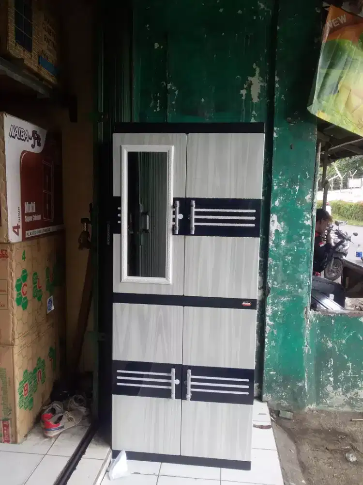 Lemari plastik 4 tingkat