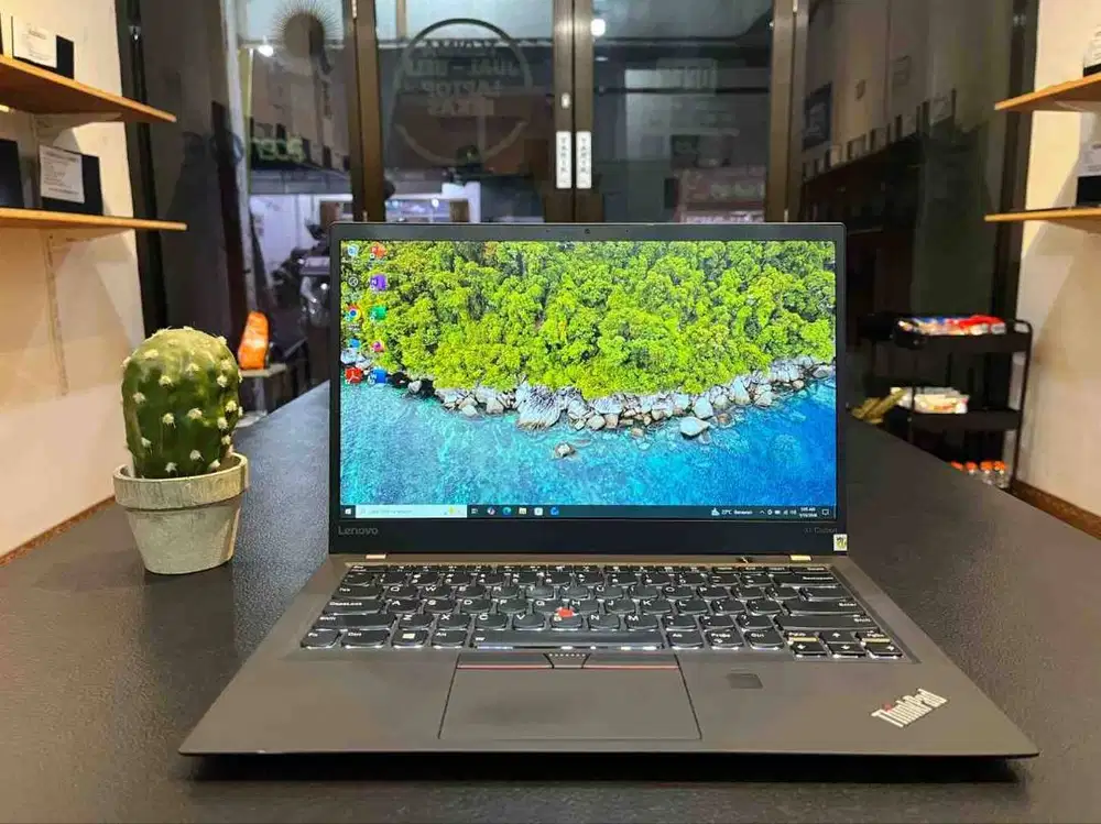 LENOVO THINKPAD X1 CARBON//CORE i7-7500u//BEST SELLER