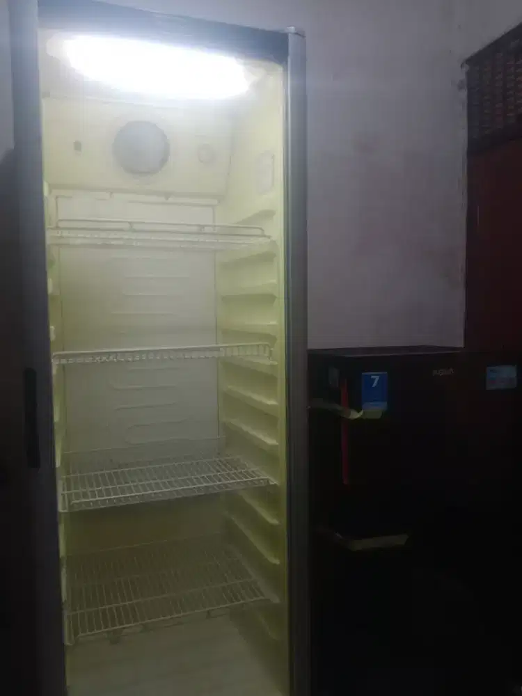 Showcase 4 rak tinggi 180±