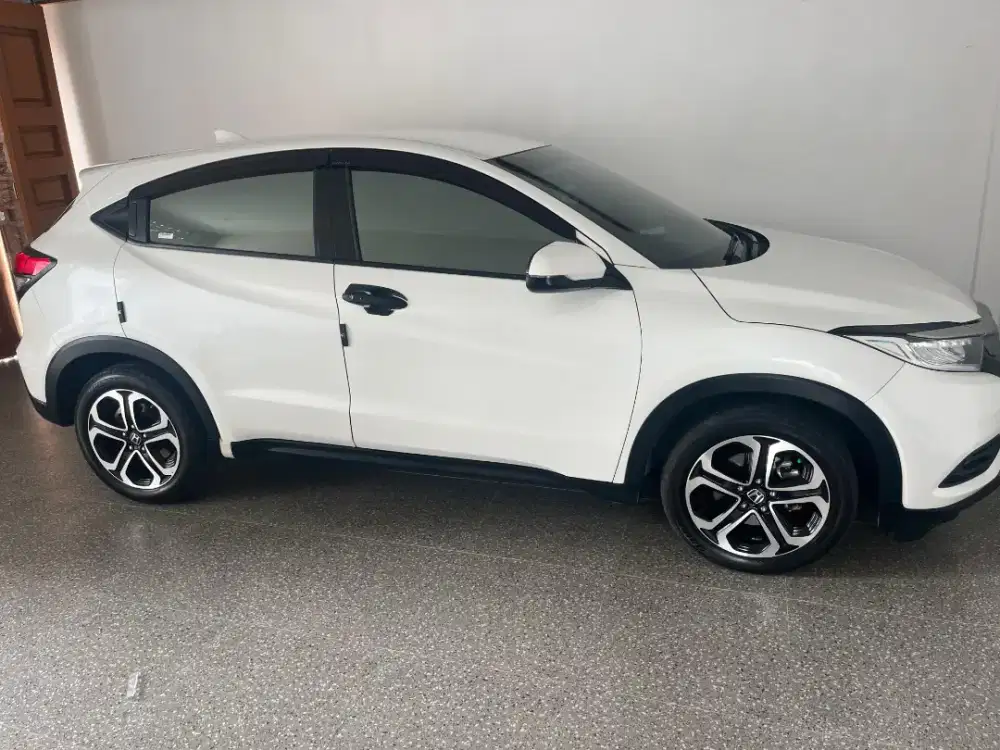 Honda HRV SE CVT AT 2021 Warna Putih Low KM dan Plat BM Kota Pekanbaru