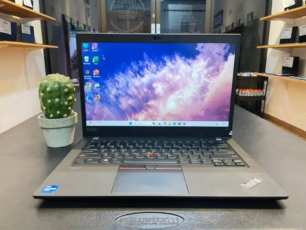 LENOVO THINKPAD T14//CORE i7-1185G7//RAM 16GB//VGA INTEL IRISH XE