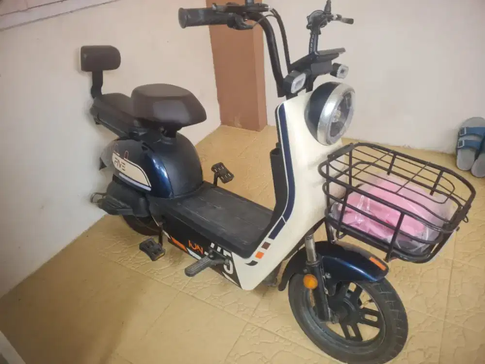 Sepeda Listrik Merk ION Five
