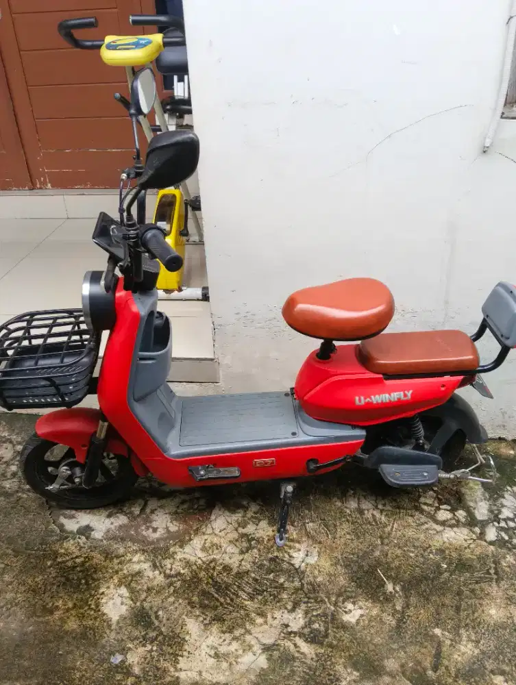 Di jual sepeda listrik merek U-winfly nego alus