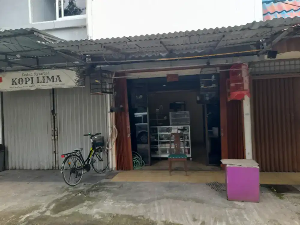 Dijual Etalase kaca almunium ukuran 200 cm. X 100 cm.X 40 cm. Ada roda