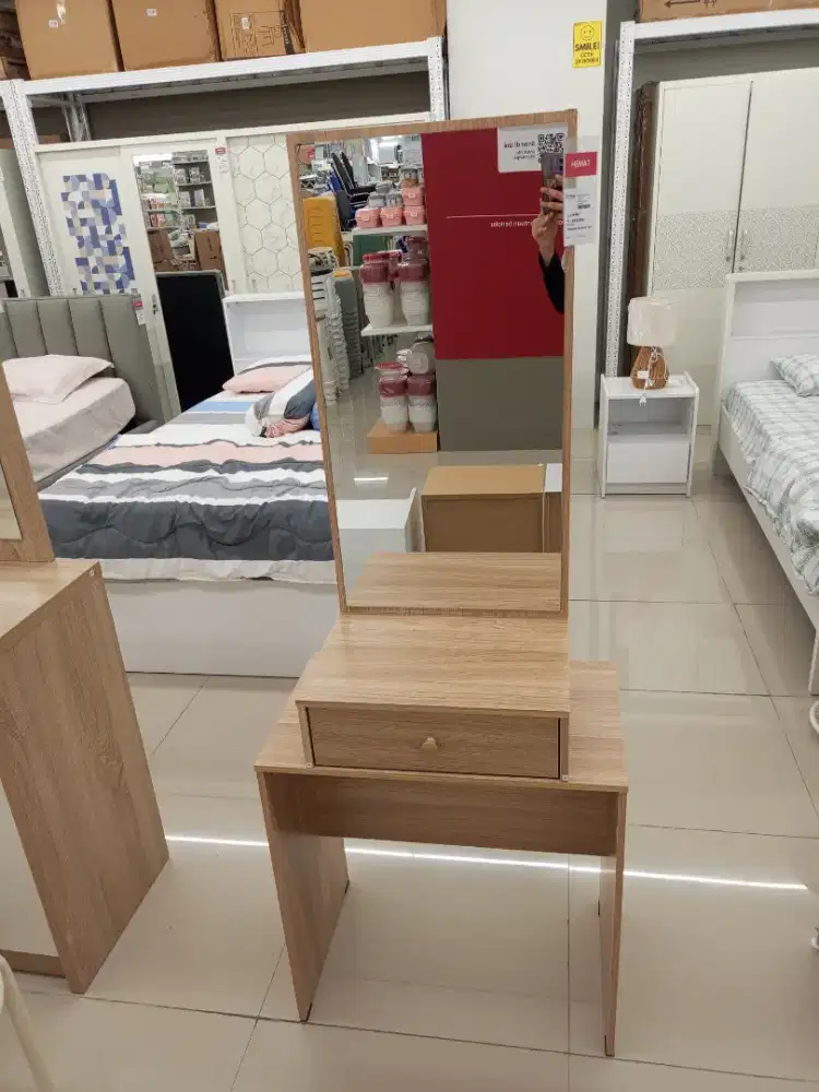 Meja Rias Minimalis