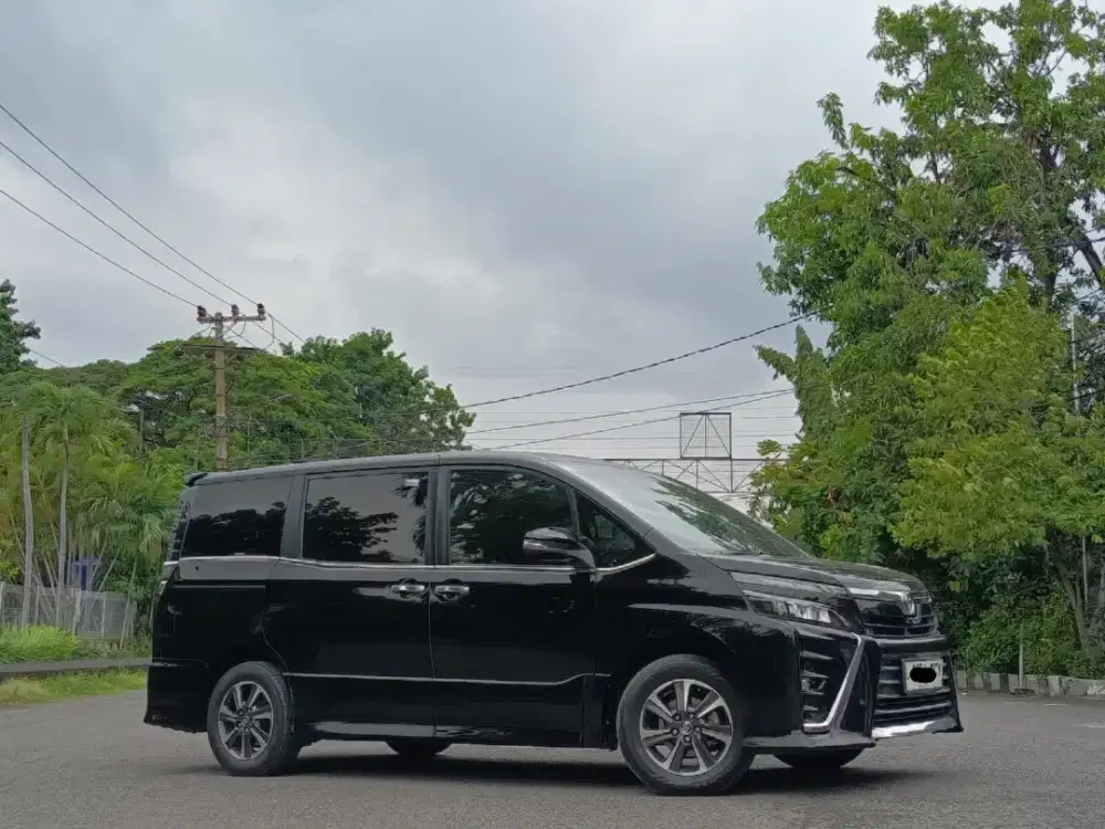 Toyota Voxy 2.0cc 2018 Automatic Hitam Record Toyota