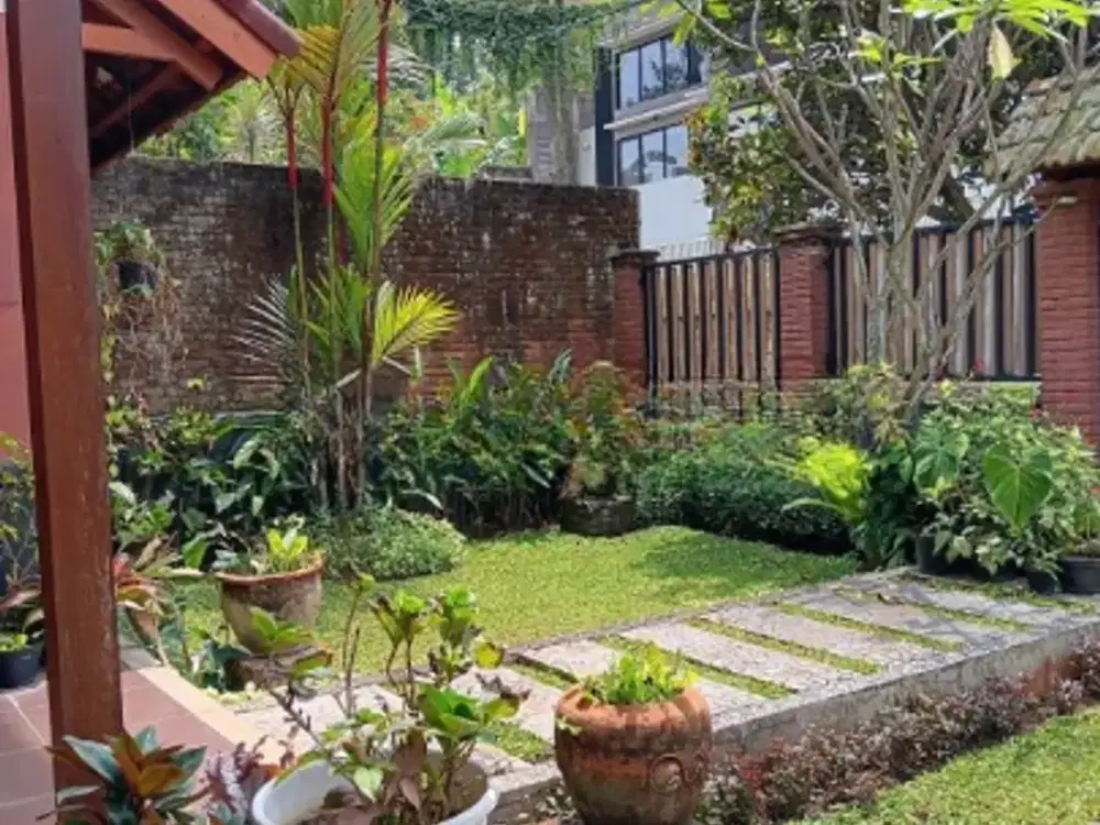 Dijual Rumah 2 Lantai Komplek Setiabudi Regency. Bandung Utara. Ada Halaman Belakang Dan Samping. Udara Sejuk