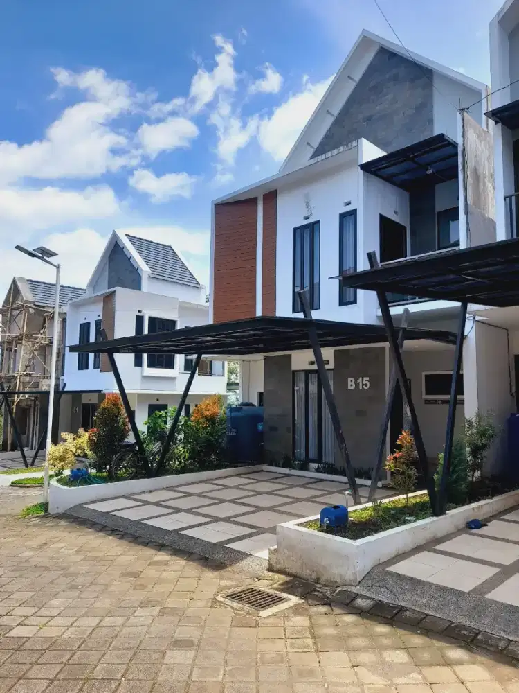 RUMAH MEWAH 2 LANTAI DEKAT ALUN2 BATU