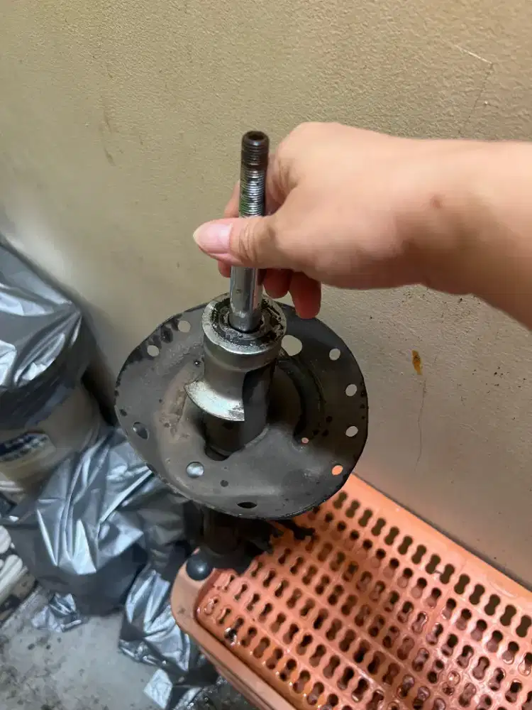 Kali aja ada yang minat Shock breaker Depan kanan kiri  Brio