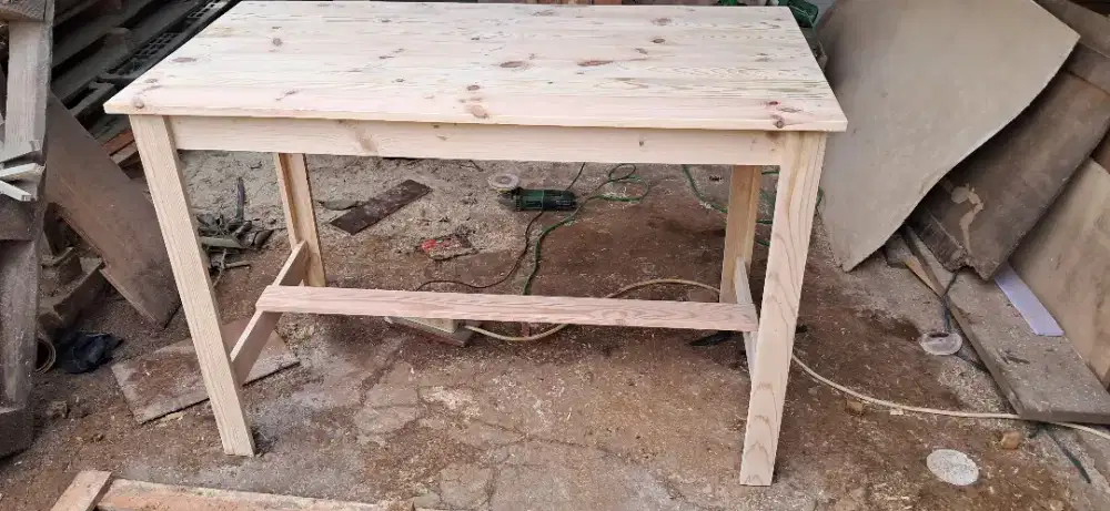 Meja makan jatilanda