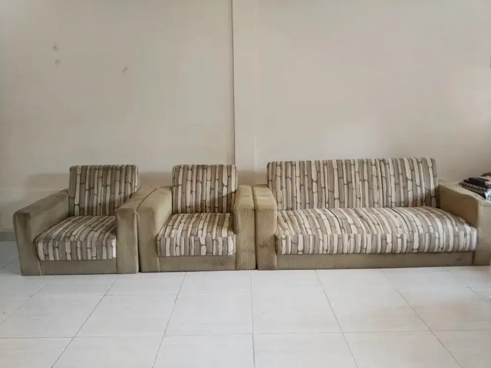 DIJUAL CEPAT SOFA RUANG TAMU BEKAS