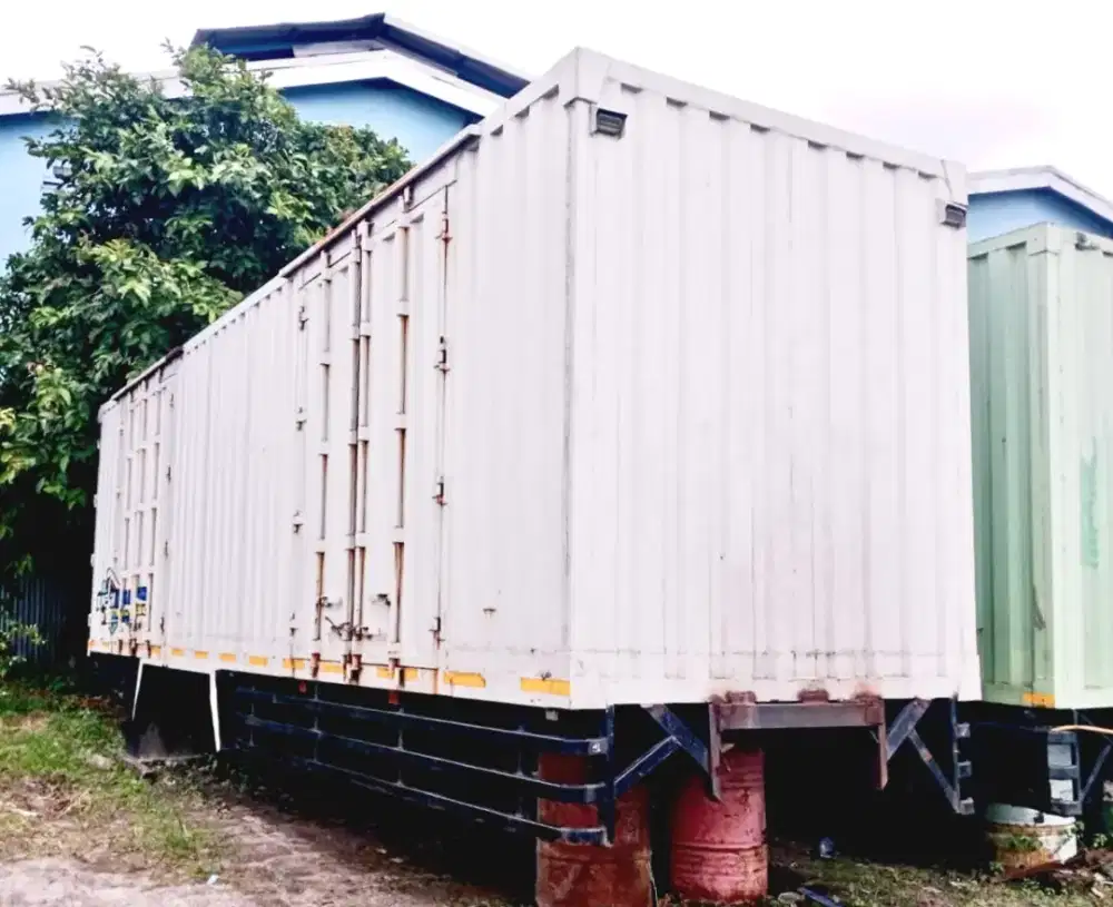 Box besi tronton 6x2 UD Trucks Quester Nissan mercedes benz Axor Bok