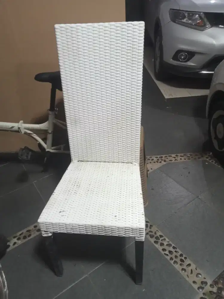 Di jual kursi makan balutan rotan sintetis