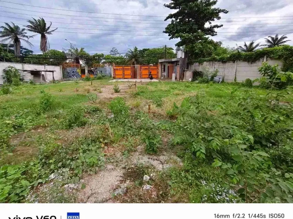 Disewakan tanah lahan di Daan Mogot 20 x 51 m2 Lt 1.175 m2 hadap selatan, cocok untuk di bangun gudang/ Padel / lapangan olahraga