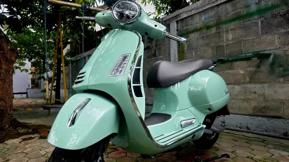 Jual Vespa GTS i-Get 2023 Like New - Low KM