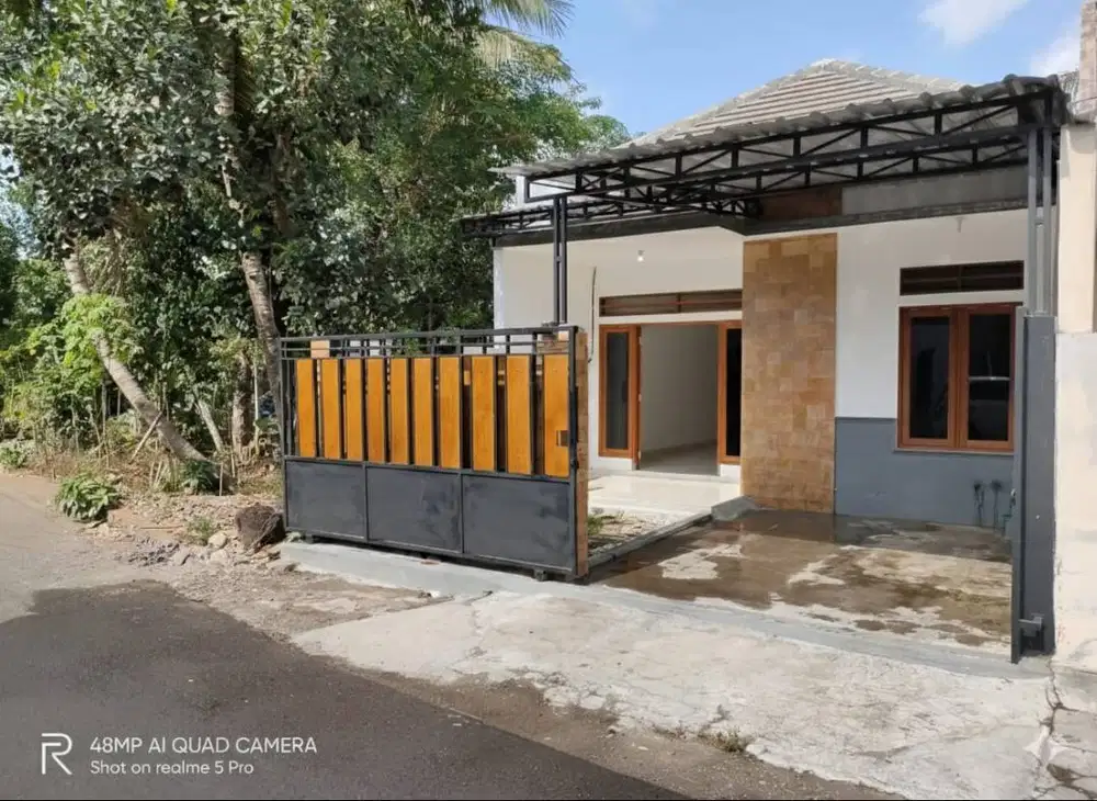 Rumah Hangat di Utara Jogja Luas 80/165 CUma 900 Jt dekat UII