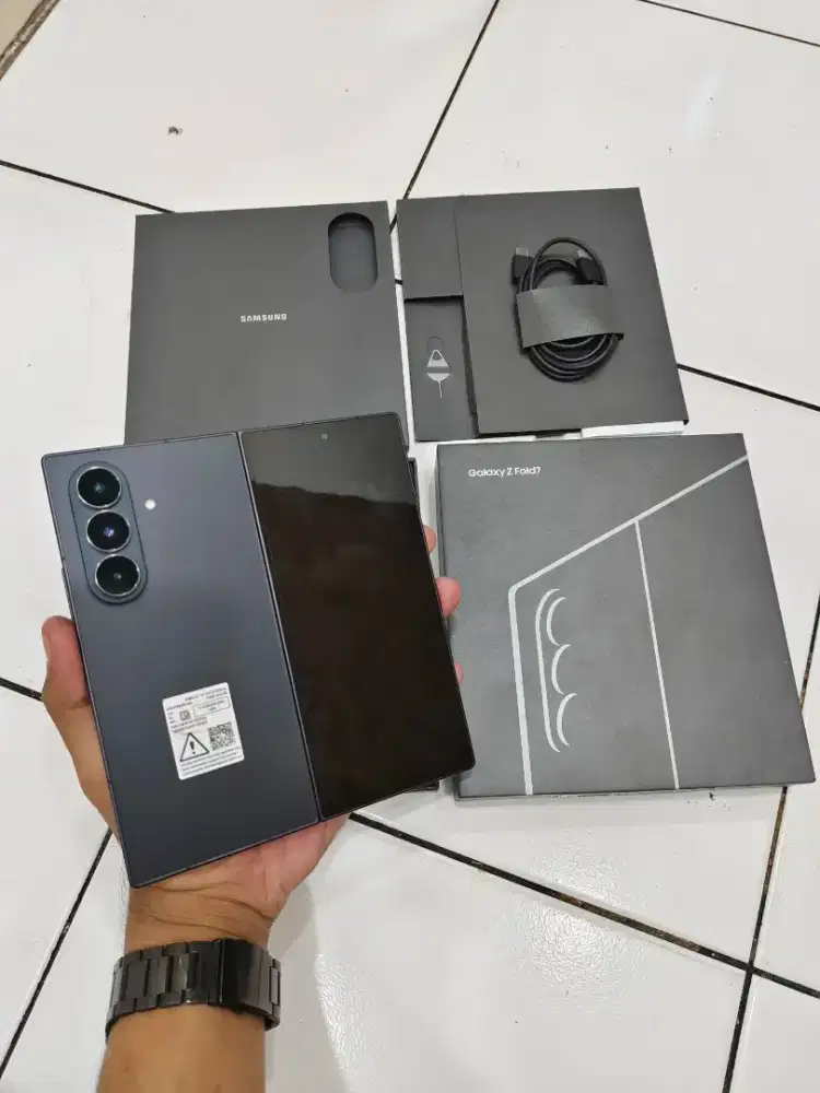 Samsung Z Fold 7 12/512 Black fullset garansi resmi SEIN