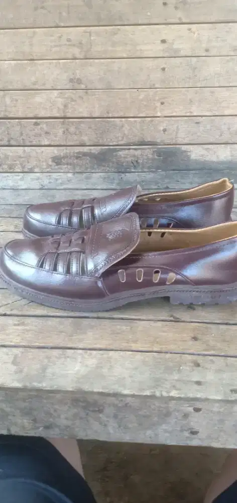 sepatu kulit yong mei ukuran 41-40
