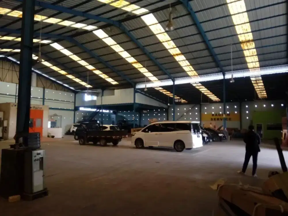Murah !! DIJUAL BENGKEL DI PINGGIR JALAN UTAMA TOL KARAWANG BARAT SAAT INI MASIH BEROPERASI
