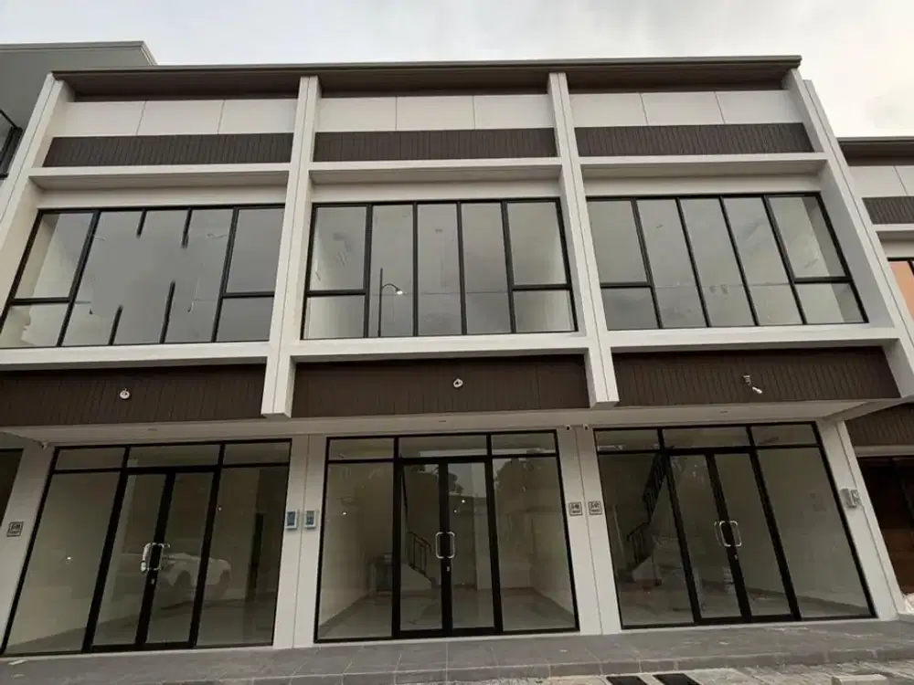 Sewa Cepat Ruko Hadap Jalan 2 Lantai No Parking Gate di Sorrento East Grande