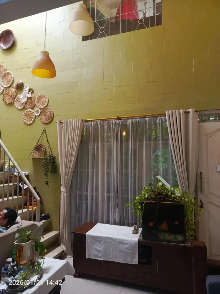 Dijual 1 Rumah + 33 kamar kos + 9 ruko di jantung kota jakarta barat