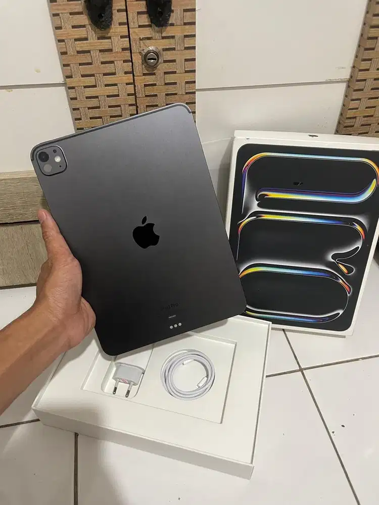iPad Pro M4 11-inch 256 gb wifi bh 92% ex IBox mulus lengkap original