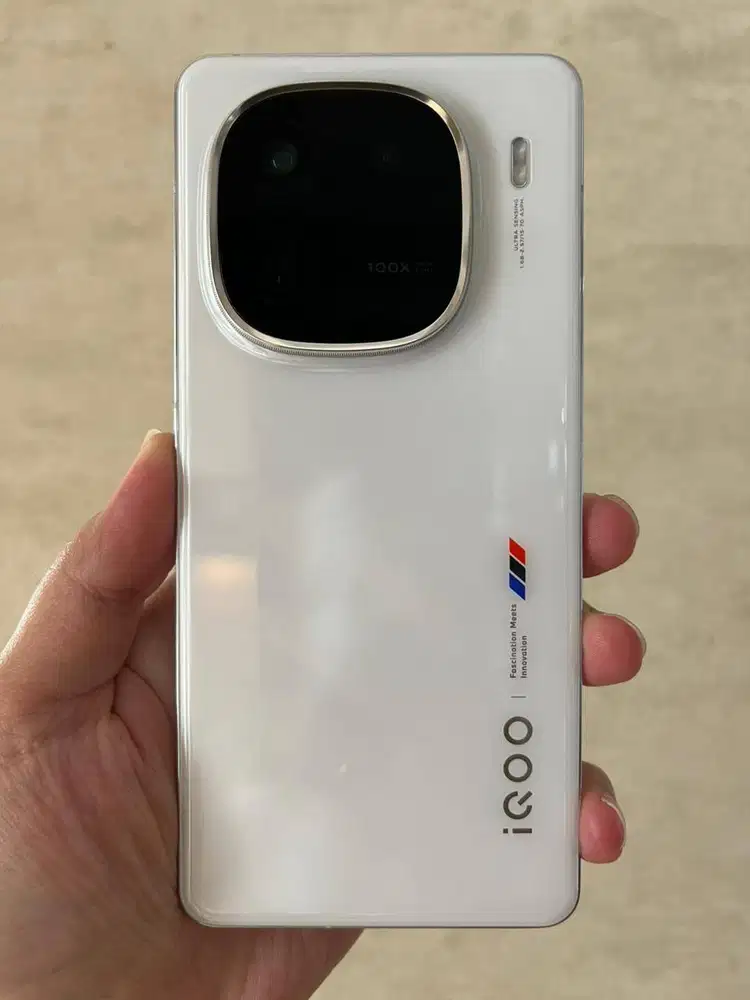 DIJUAL iQOO 12 512 GB warna Legend (Resmi)