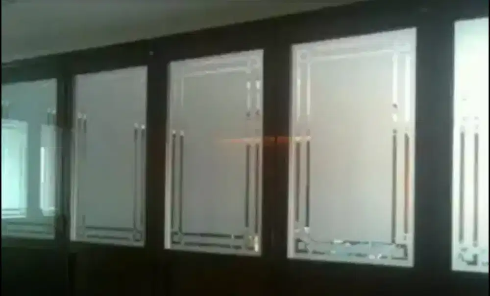 Stiker sanblas kaca film menghalangi cahaya masuk keruangan