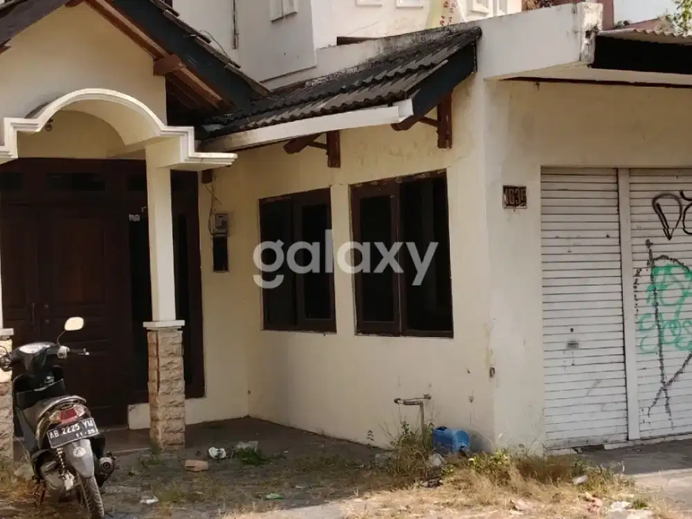 RUMAH DI DEKAT PLAZA AMBARRUKMO
