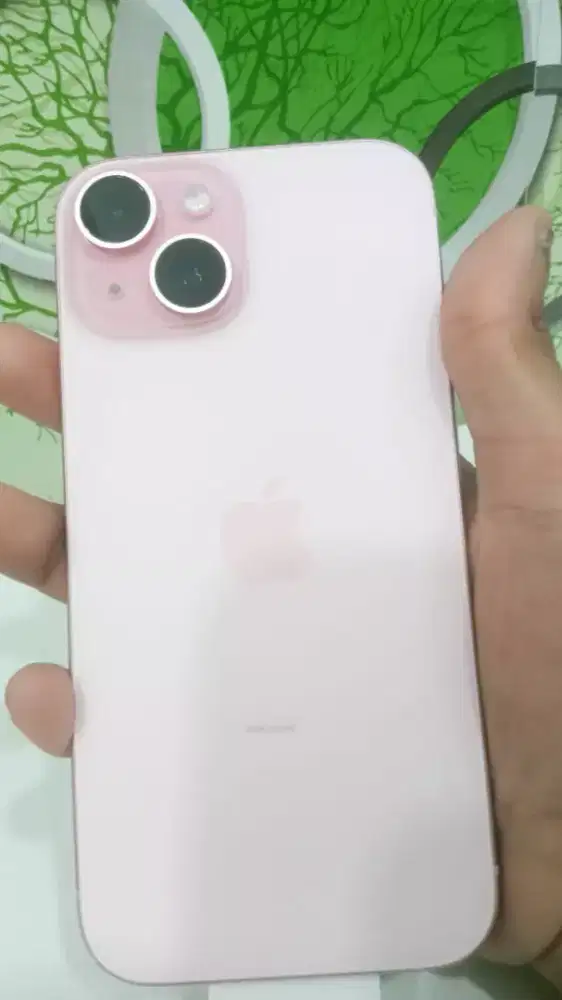iphone 15 pink 128 ibox garansi resmi  2026 bulan desember