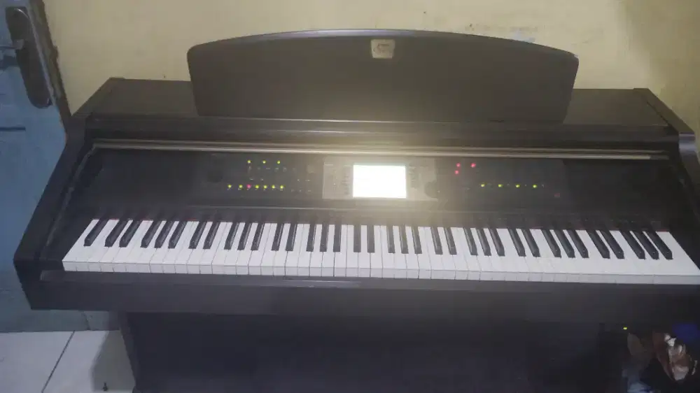 Dijual piano Yamaha clavinova cvp 205 kondisi normal dan bagus