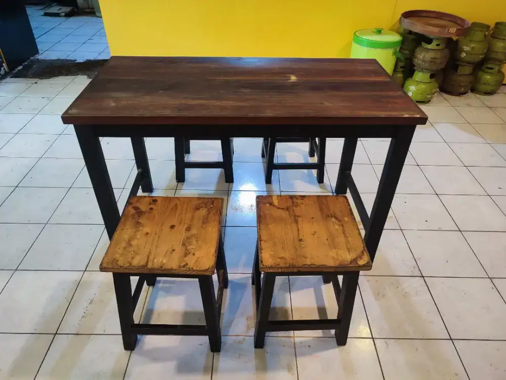 Meja Kursi Cafe Warmindo Lesehan, Murah, Ada Banyak, Kondisi Bagus
