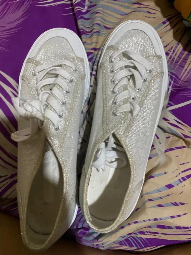 Sepatu H&M cuma sekali pakai karna kekecilan