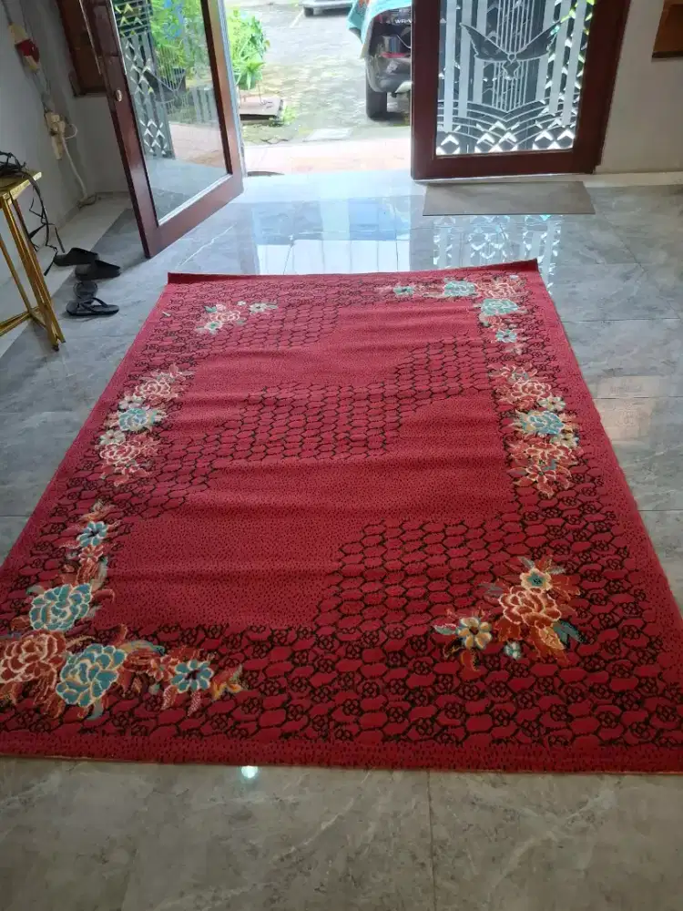 Karpet merah interior gereja