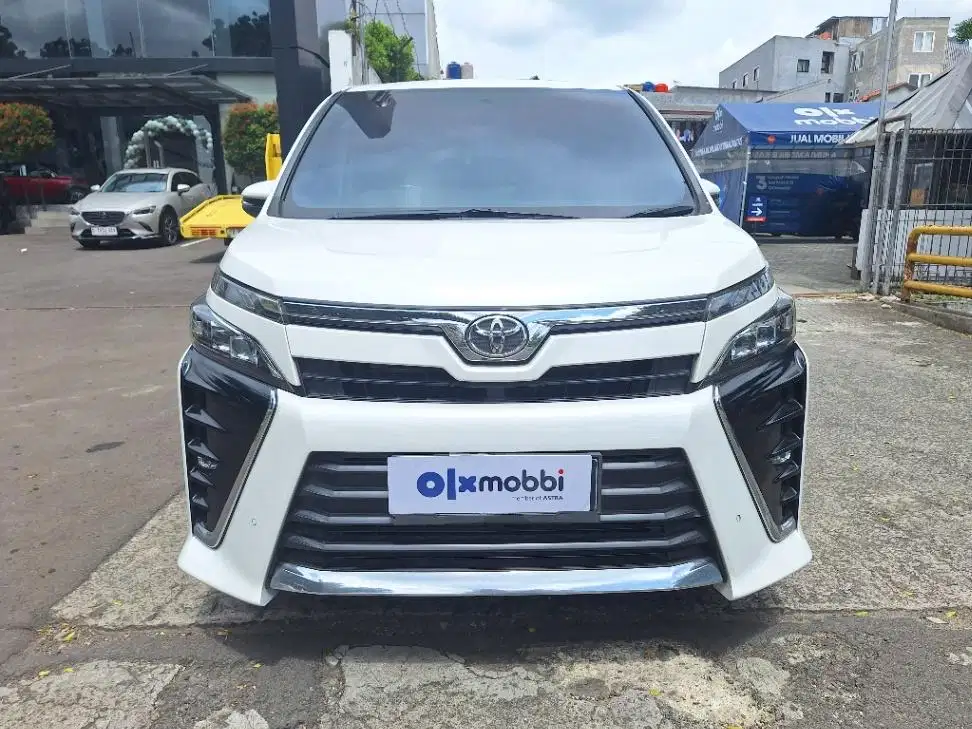 DP MURAH Toyota Voxy 2.0 Bensin-AT 2020  CTREB