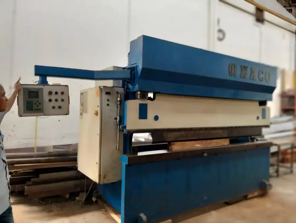 Mesin tekuk potong plat