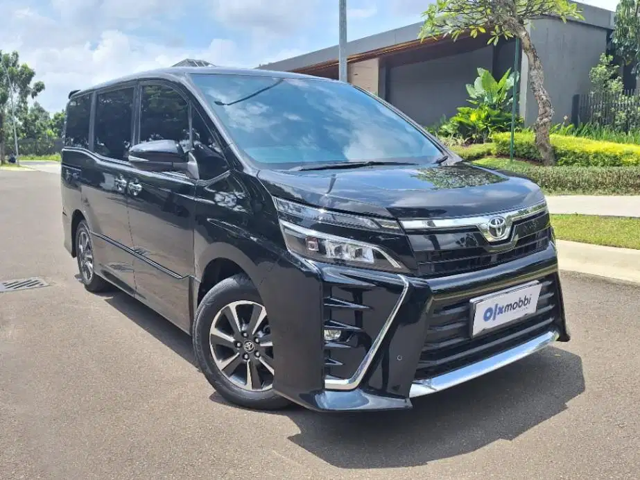 LOW DP Toyota Voxy 2.0 Bensin-AT 2020 TRE
