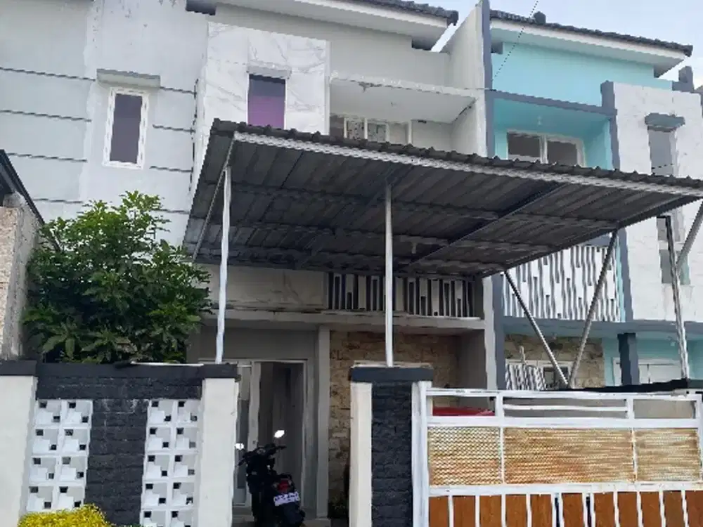 Rumah Murah Minimalis 2 Lantai Lokasi Bagus De Banna Residen GPA Karangploso