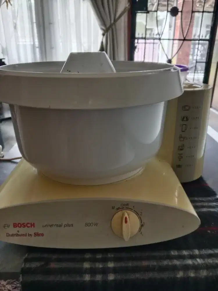 Di jual mixer roti merk Bosch,