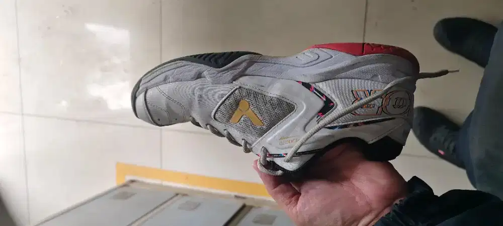 Sepatu Badminton Victor P9200