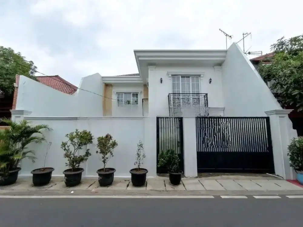 Rumah 2 Lantai Bergaya Modern Ada Taman di Kemayoran Jakarta Pusat