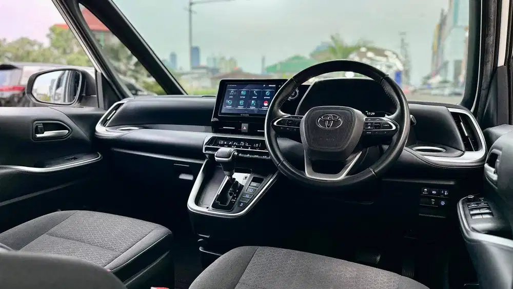 Toyota All New Voxy TSS NIK 2022 Akhir White On Black