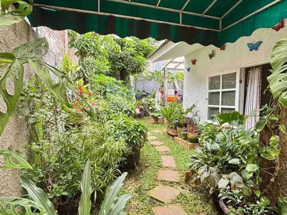 Rumah Asri strategis Cirendeu