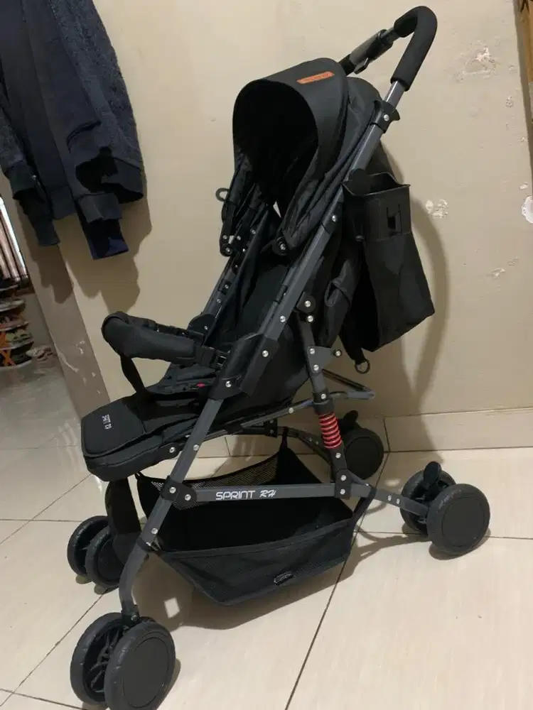 Stroller warna hitam
