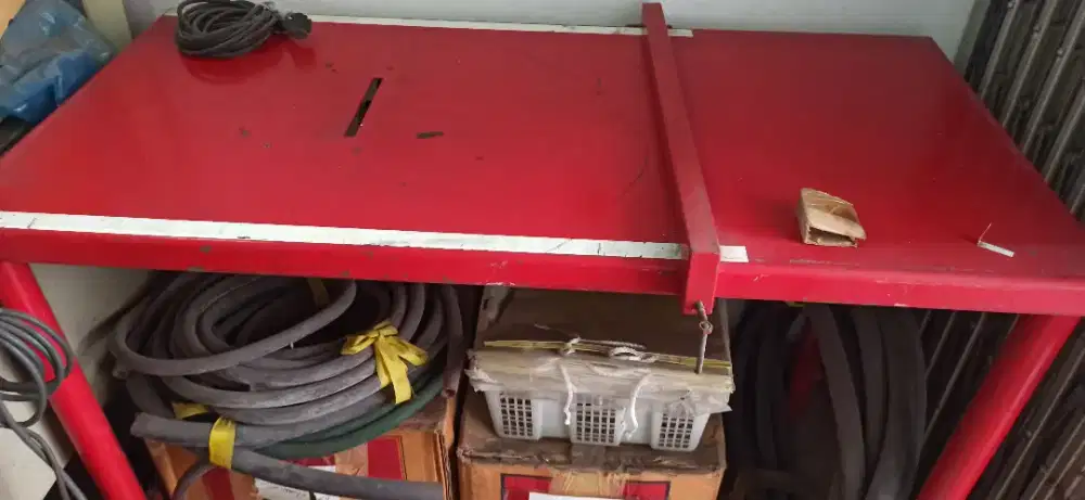 Meja Besi Serba Guna kokoh dan stabil