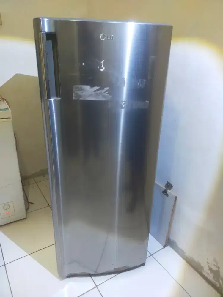 Kulkas freezer LG 6 rak masih bagus siap pakai