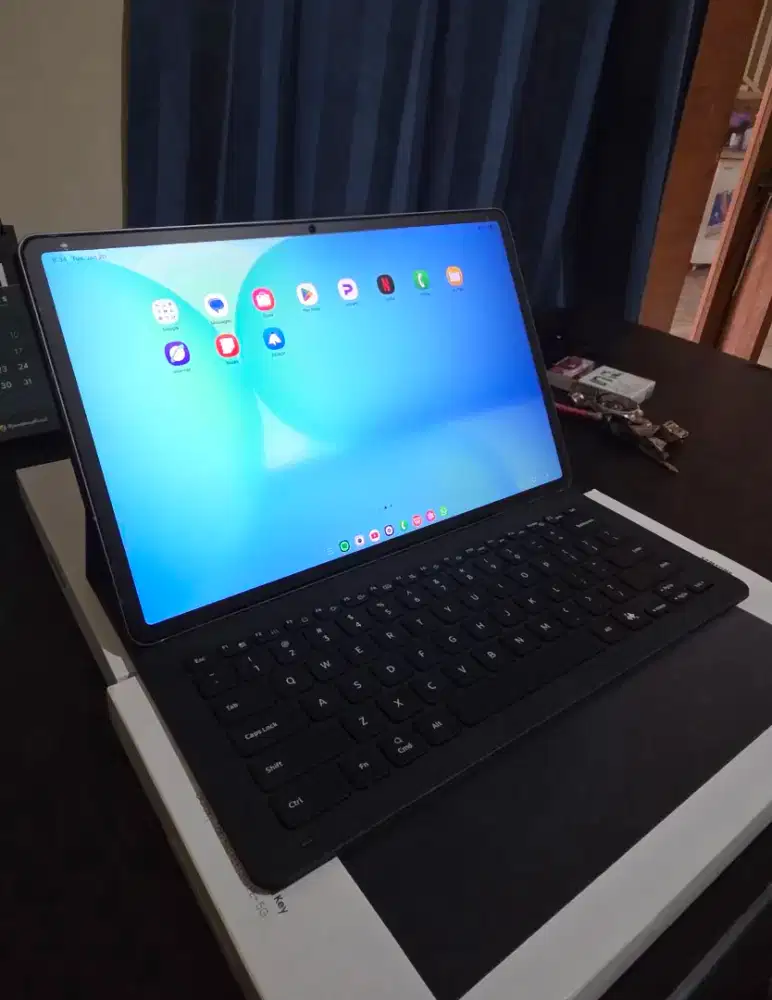 Tablet samsung Tab S10 FE+ 5G dan Keyboard
