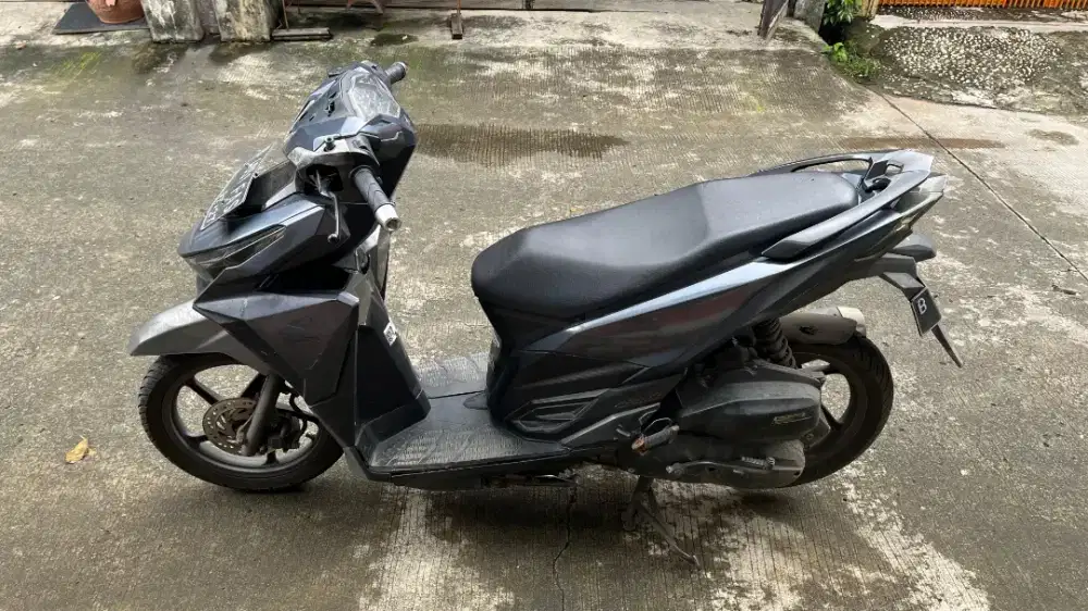 Vario 150 hitam