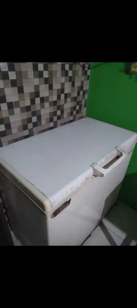 FOR SALE 1 UNIT FREEZER MERK DAEWOO kapasitas 200 liter