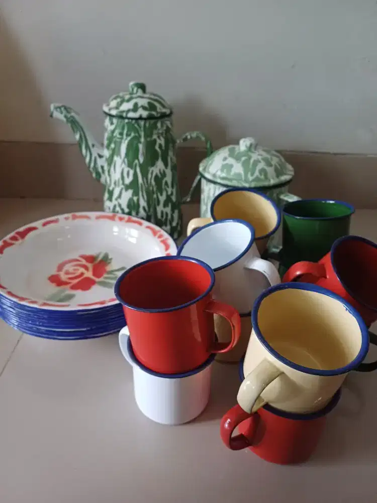 perlengkapan makan dan minum jadul bekas seperti baru,jarang dipakai